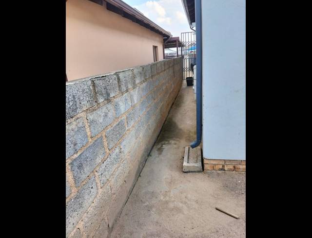 2 BEDROOM HOUSE FOR SALE IN CLAYVILLE